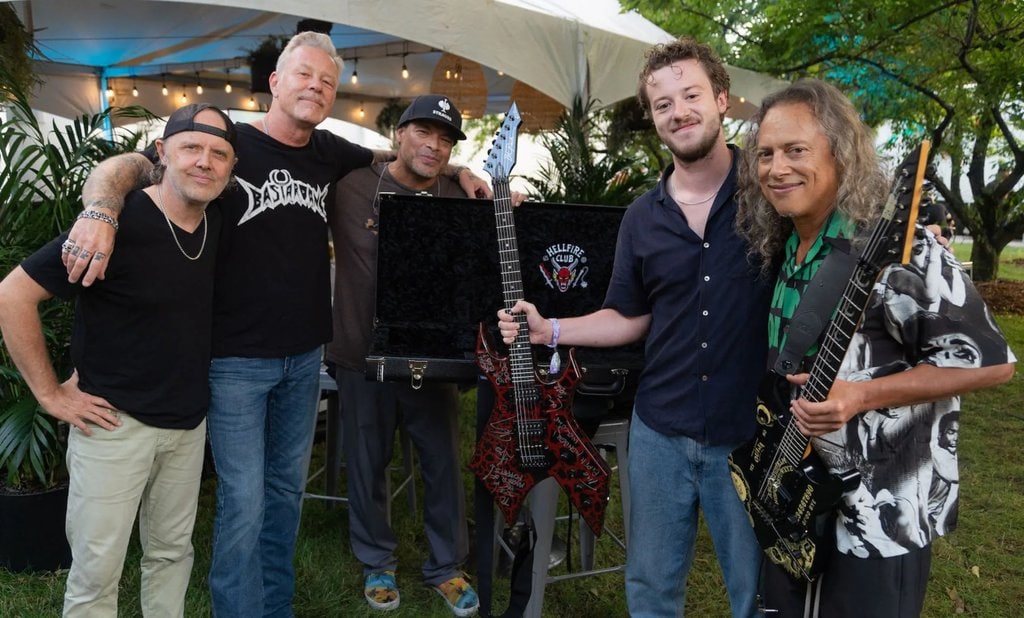 Joseph Quinn with the band members of Metallica