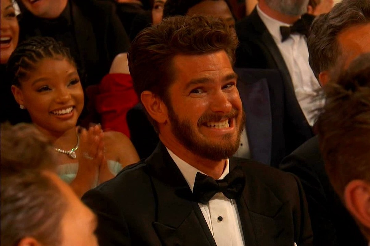 The famous awkward grin that went viral as a meme - Andrew Garfield at the 95th Oscars