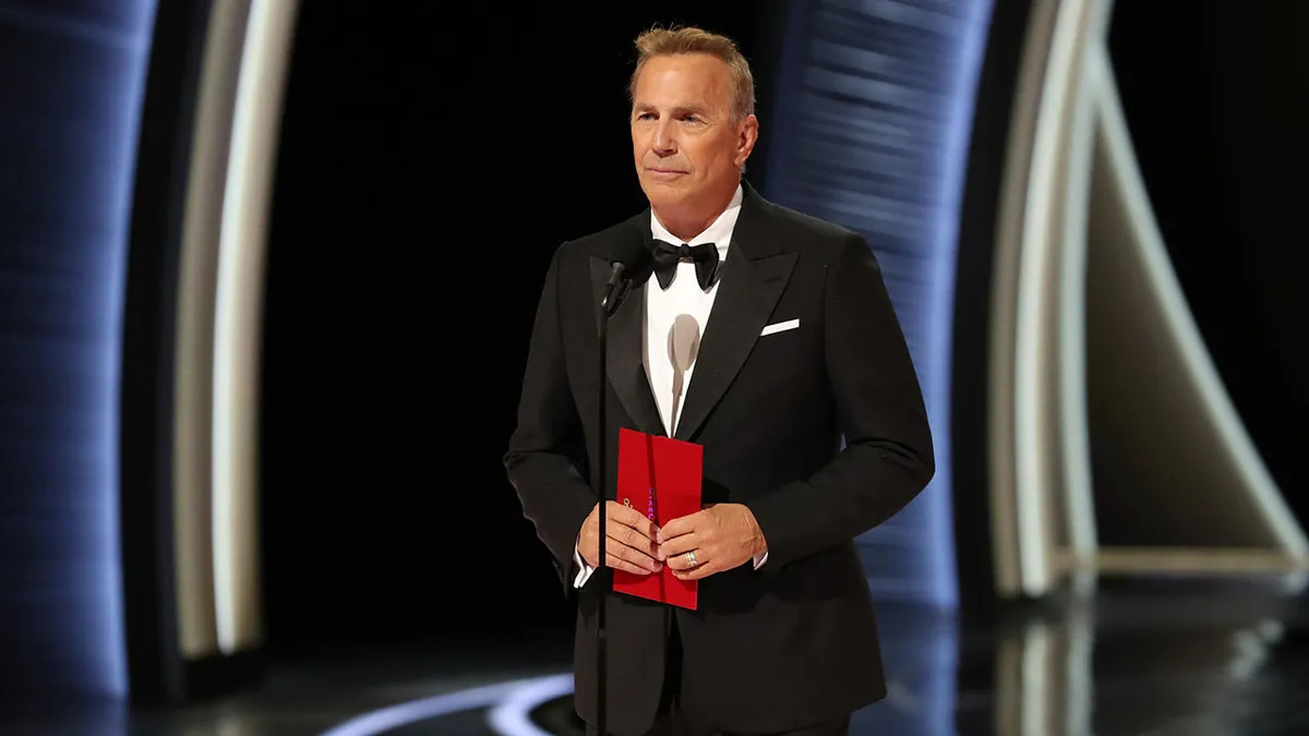 Kevin Costner introducing Best Director nominees at the 94th Oscar Awards